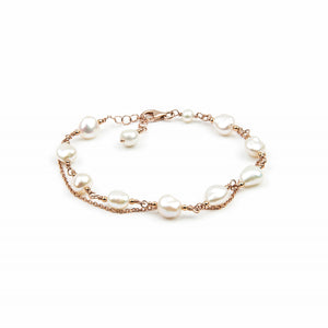 Bracciale a due fili con perle keshi. Realizzato in argento 925 e placcato in oro rosa ad alto speddore e resistenza